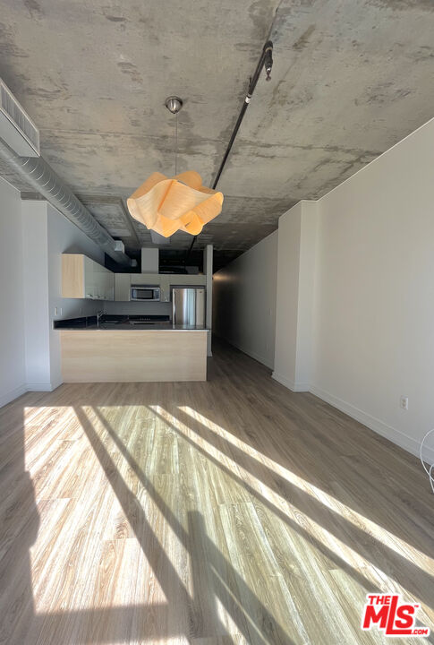 645 W 9TH ST Unit: 625