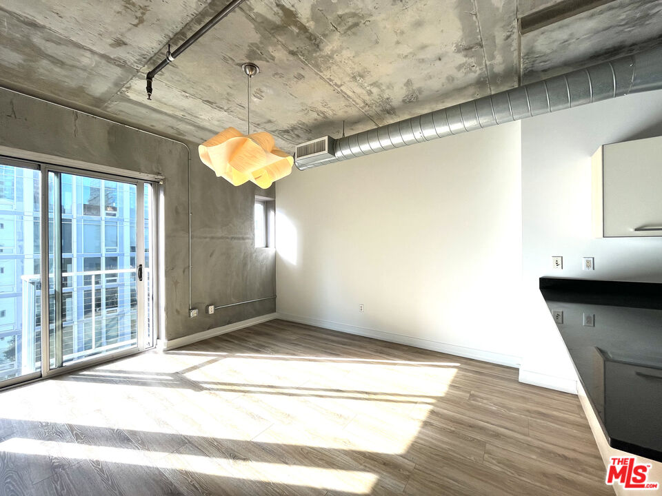 645 W 9TH ST Unit: 625