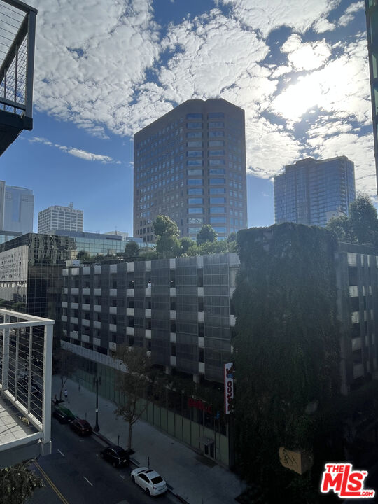 645 W 9TH ST Unit: 625