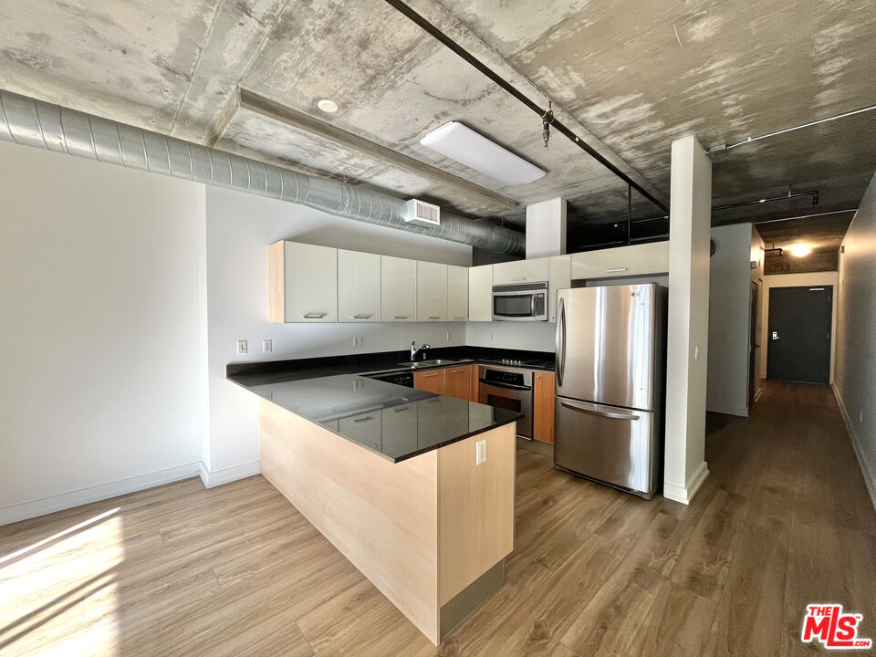 645 W 9TH ST Unit: 625