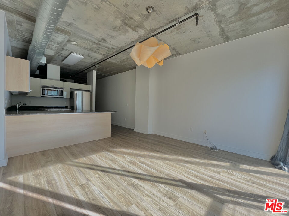 645 W 9TH ST Unit: 625