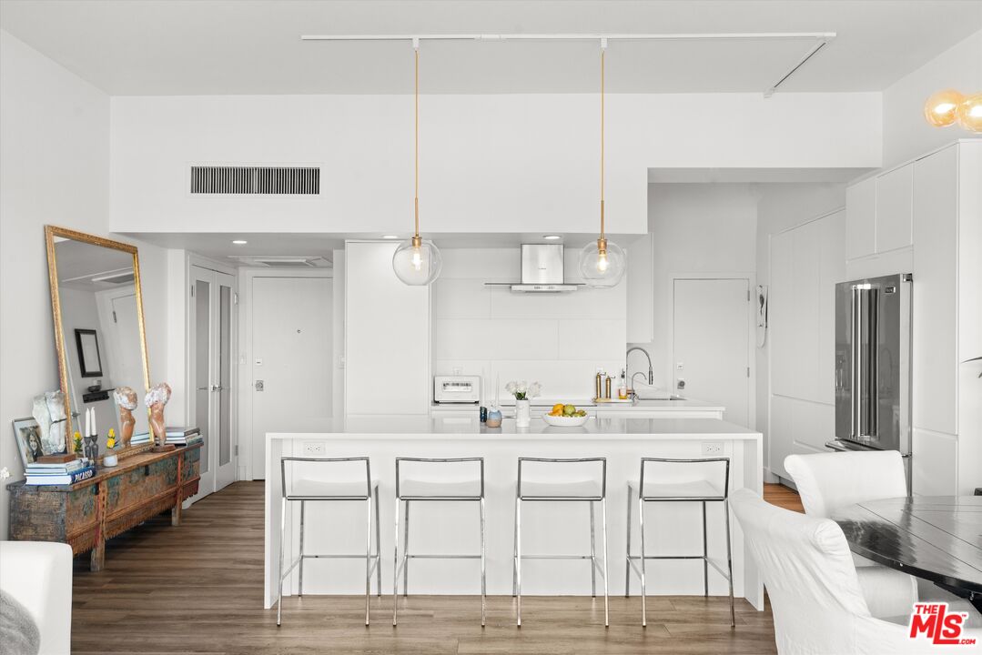 10501 Wilshire Blvd Unit: 1811