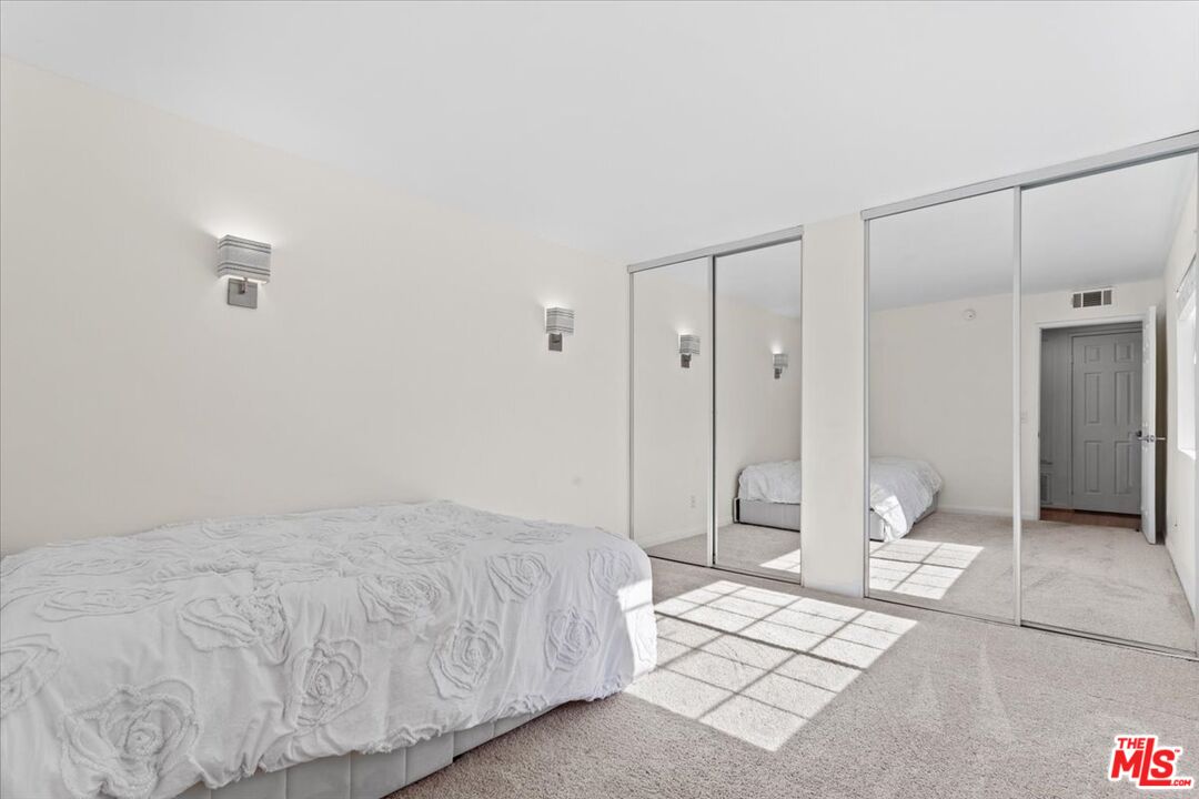 5510 Owensmouth Ave Unit: 313