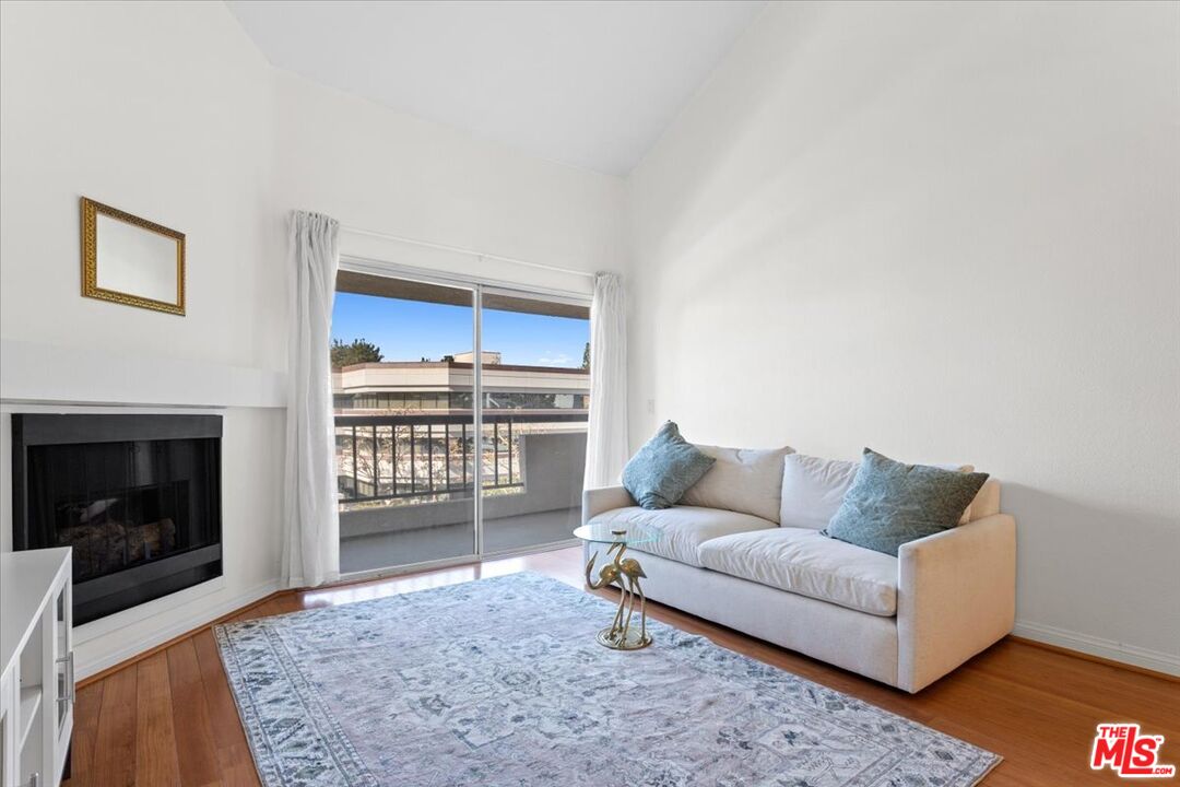 5510 Owensmouth Ave Unit: 313