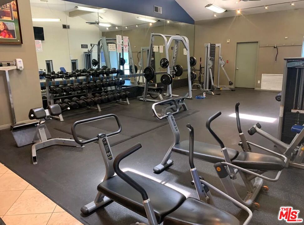 5510 Owensmouth Ave Unit: 313