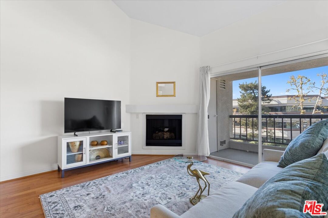 5510 Owensmouth Ave Unit: 313