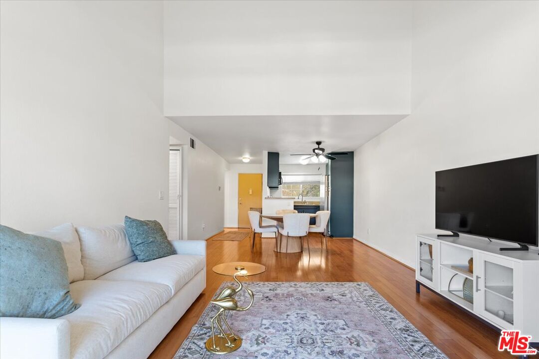 5510 Owensmouth Ave Unit: 313