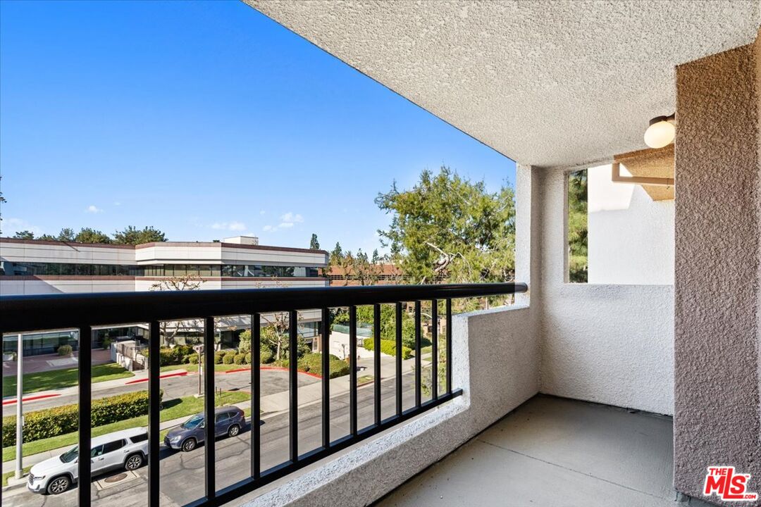 5510 Owensmouth Ave Unit: 313