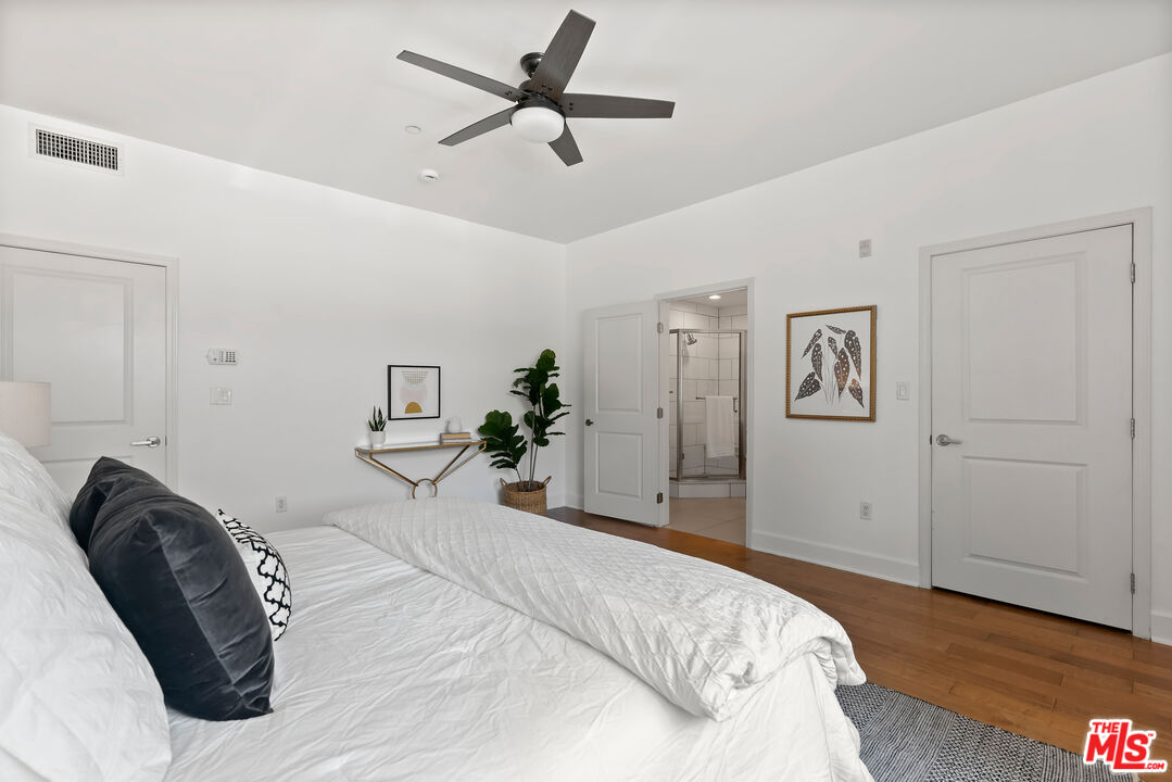 1235 Granville Ave Unit: 102