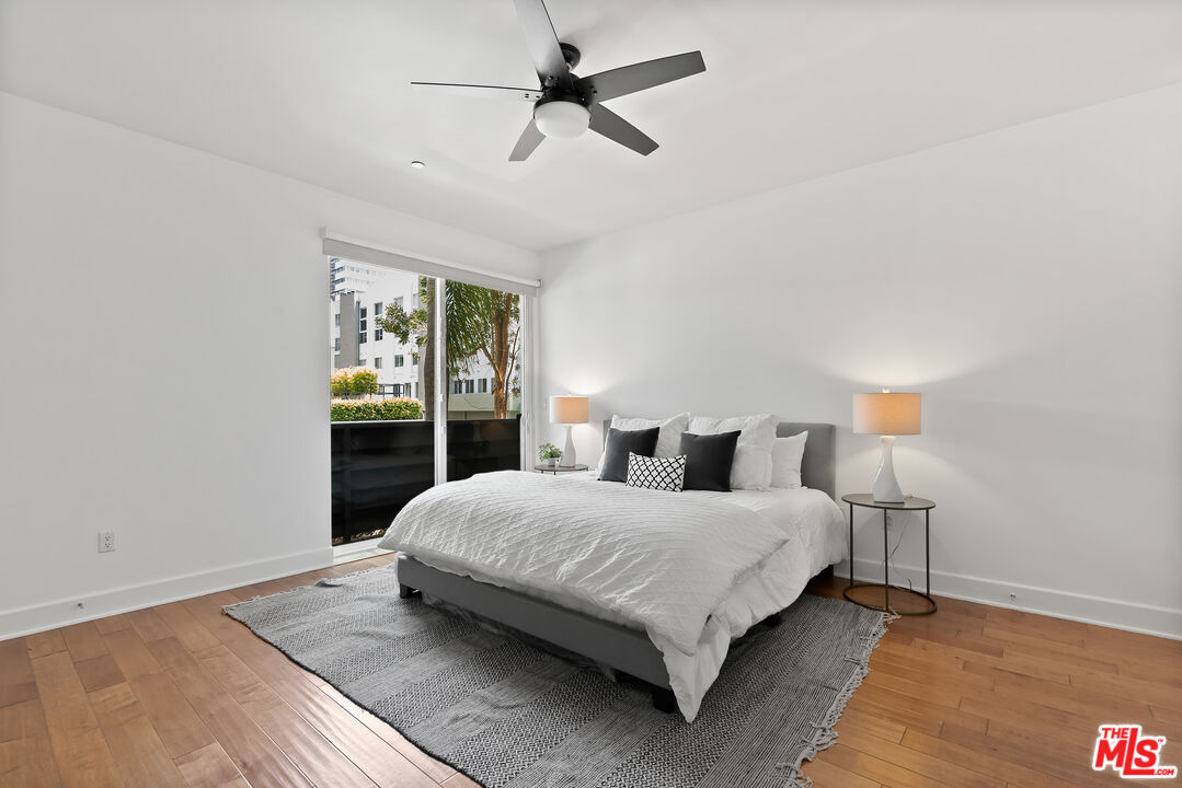 1235 Granville Ave Unit: 102