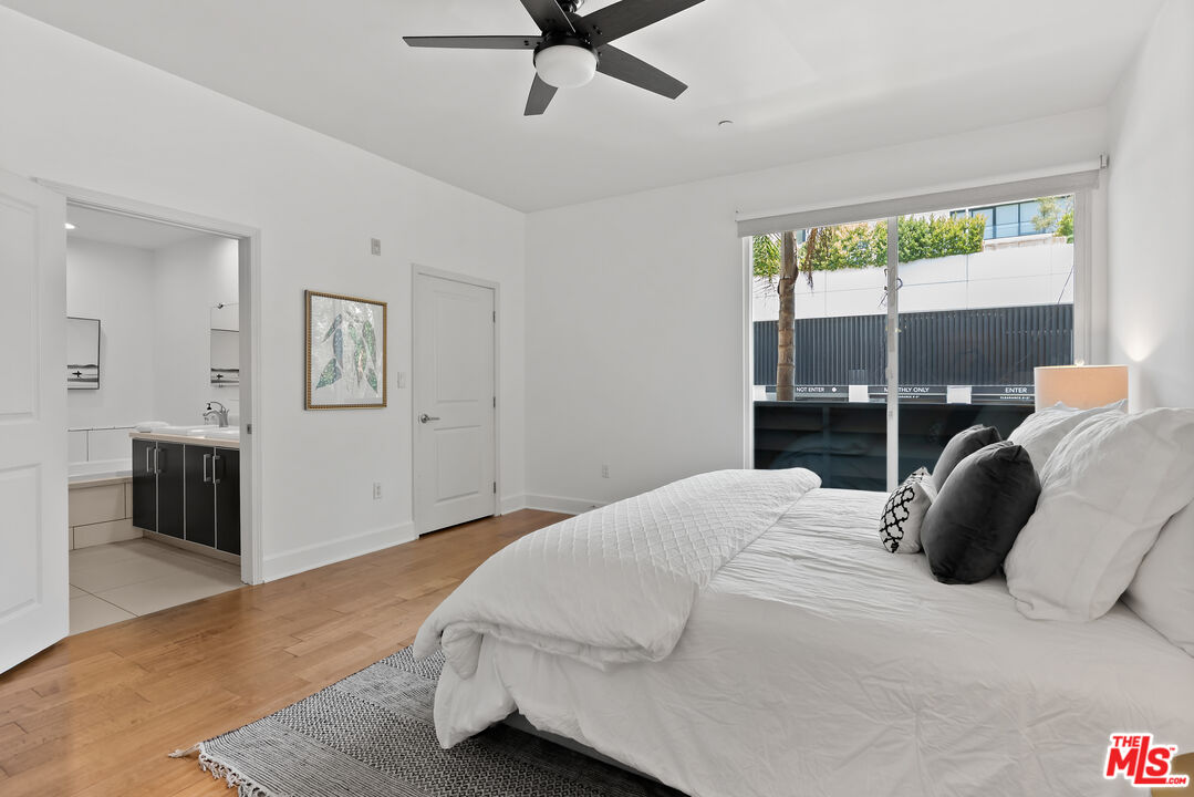 1235 Granville Ave Unit: 102