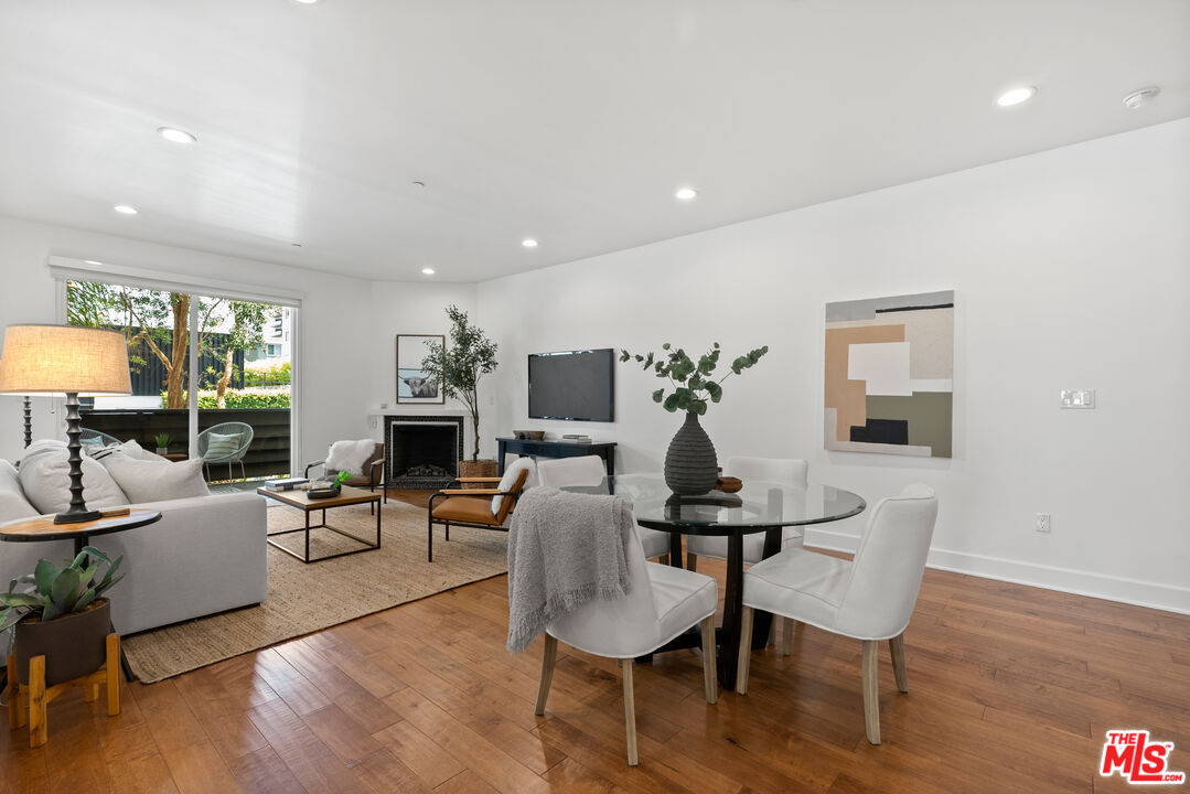 1235 Granville Ave Unit: 102