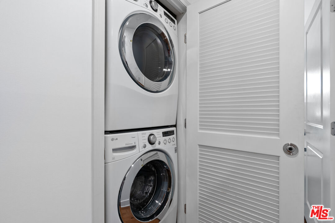 1235 Granville Ave Unit: 102