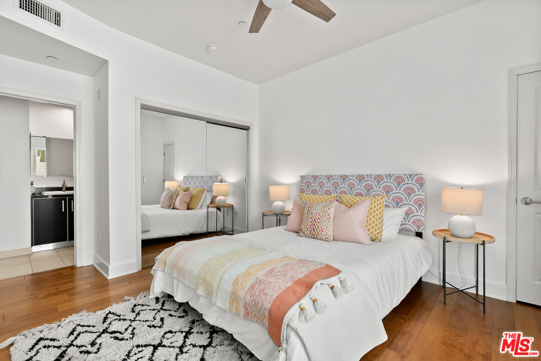 1235 Granville Ave Unit: 102