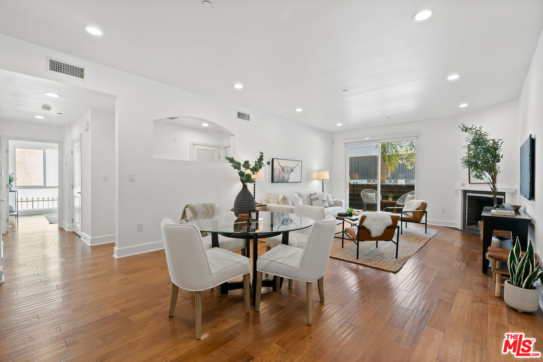 1235 Granville Ave Unit: 102