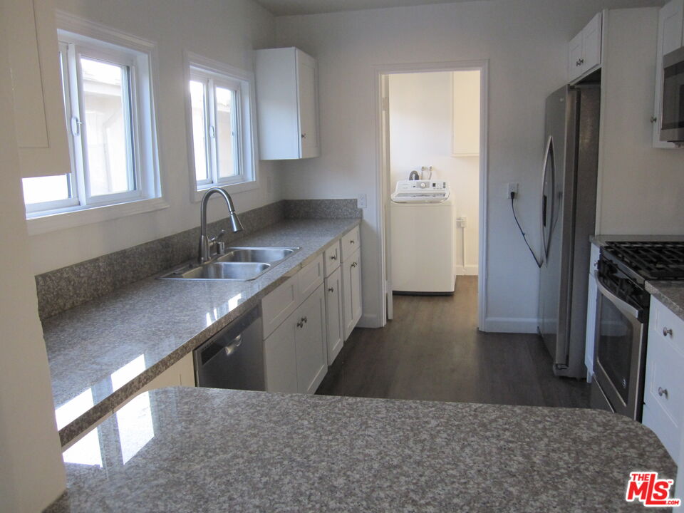 1047 S Wooster St Unit: 2