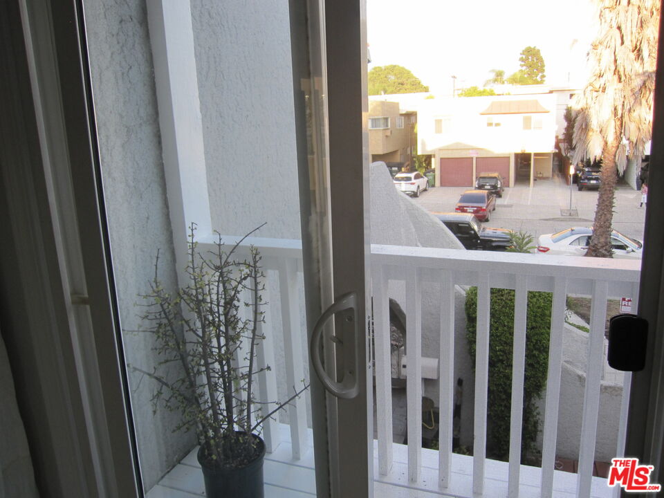 1047 S Wooster St Unit: 2