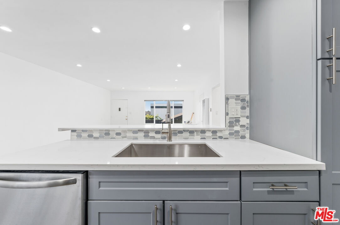 646 Tularosa Dr Unit: 4