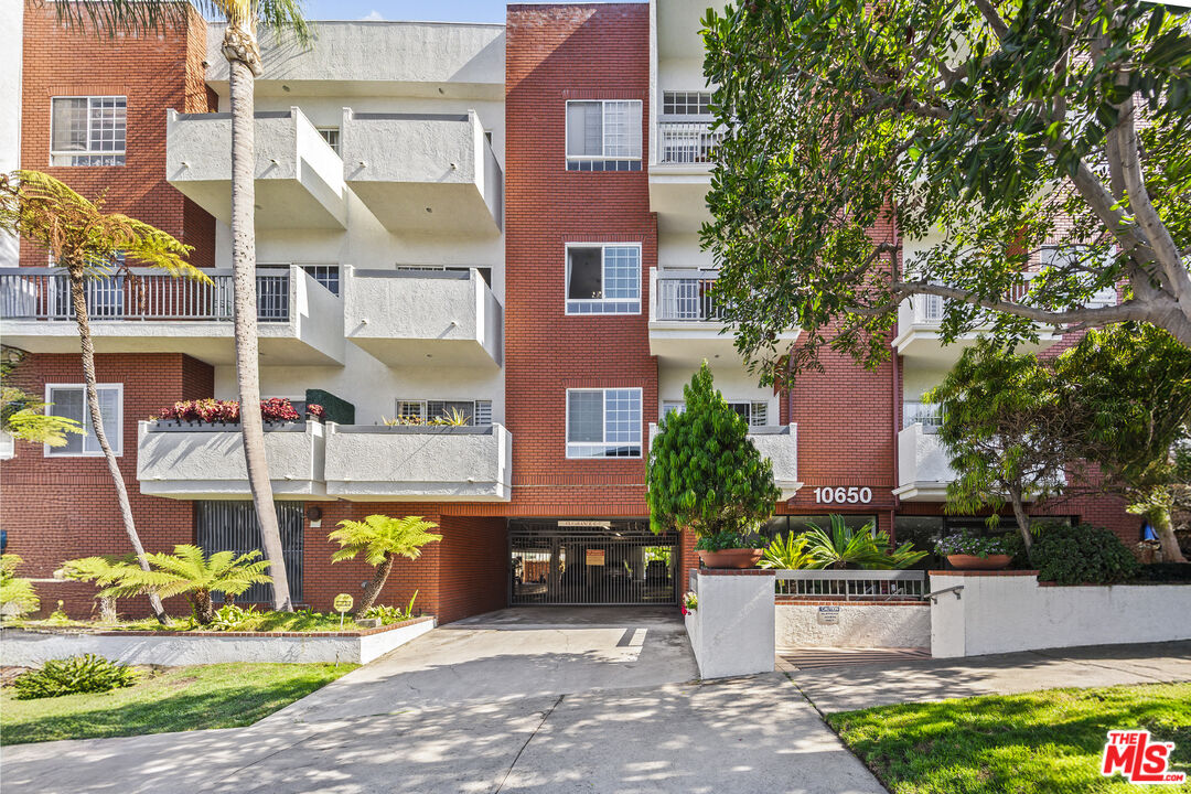 10650 Kinnard Ave Unit: 303