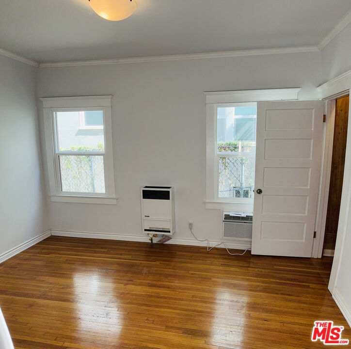 1944 Argyle Ave Unit: 4