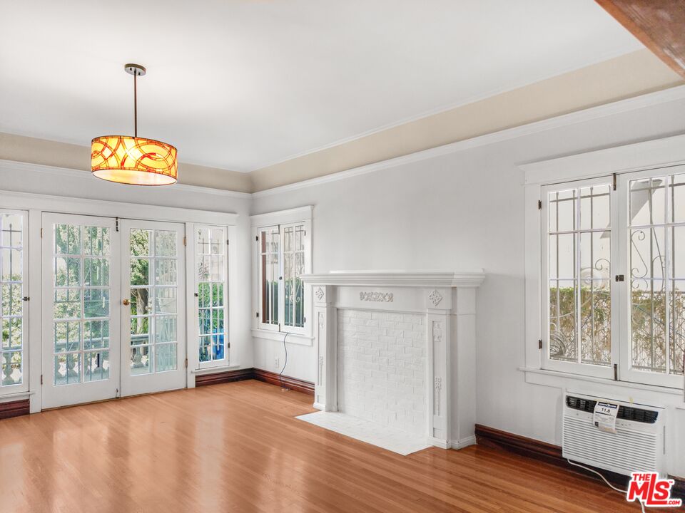 1944 Argyle Ave Unit: 4