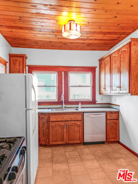 1944 Argyle Ave Unit: 4