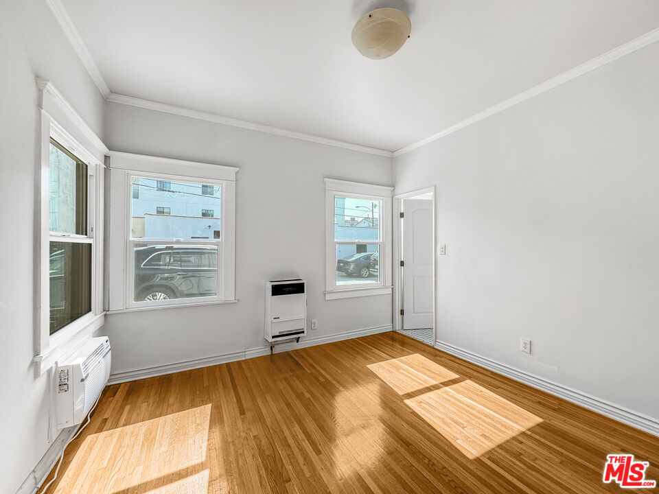 1944 Argyle Ave Unit: 4