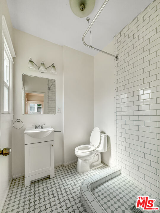 1944 Argyle Ave Unit: 4