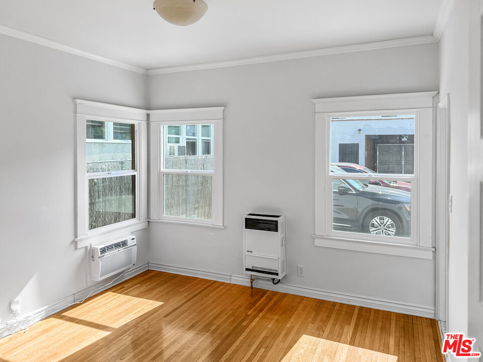 1944 Argyle Ave Unit: 4