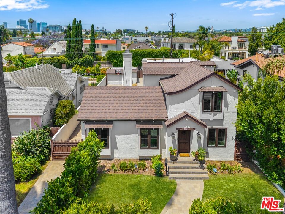 207 N Doheny Dr