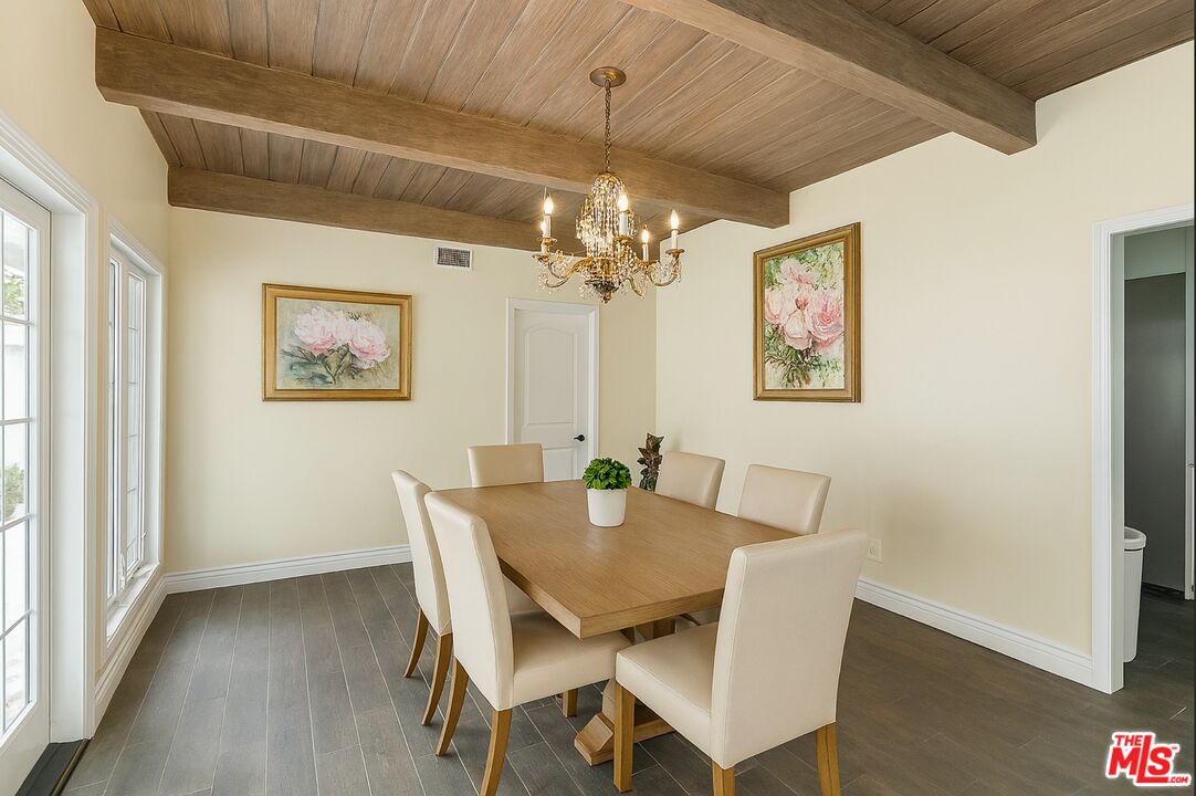 207 N Doheny Dr