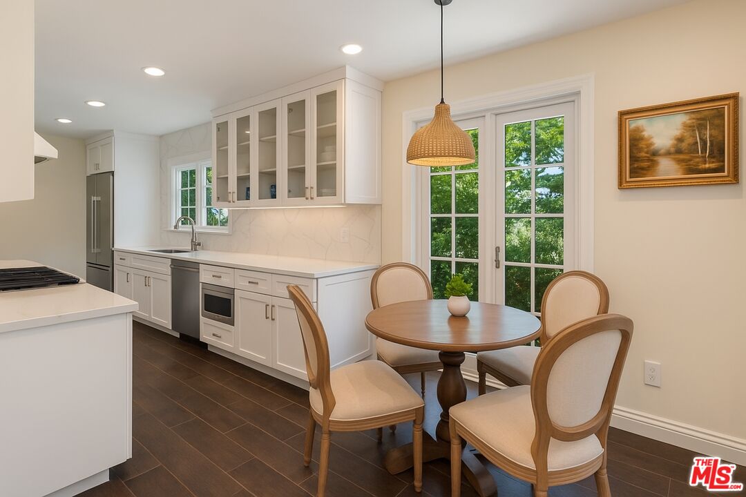 207 N Doheny Dr