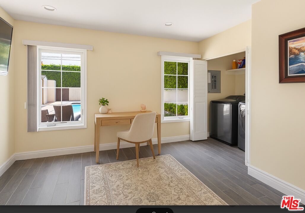 207 N Doheny Dr