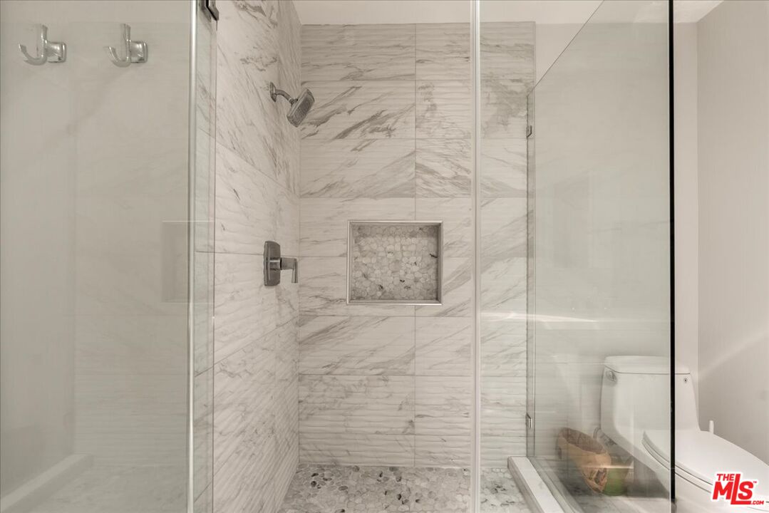 207 N Doheny Dr