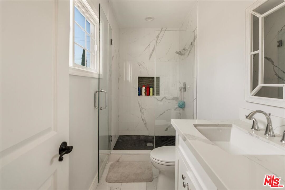 207 N Doheny Dr
