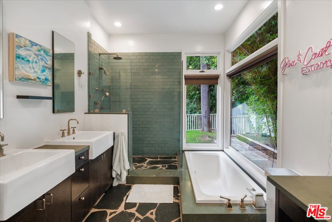 3479 Mandeville Canyon Rd