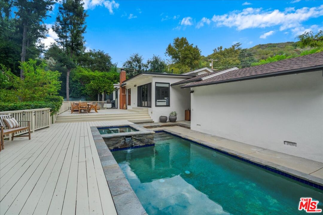 3479 Mandeville Canyon Rd