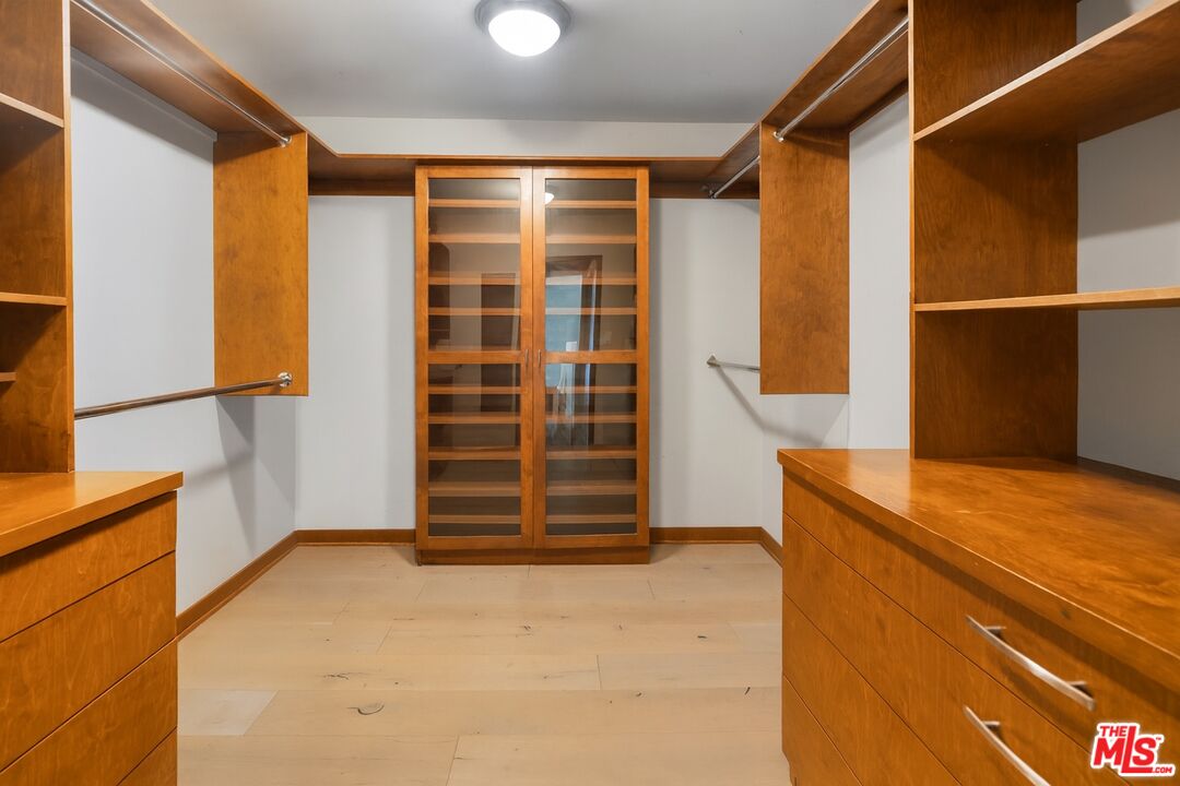 3479 Mandeville Canyon Rd