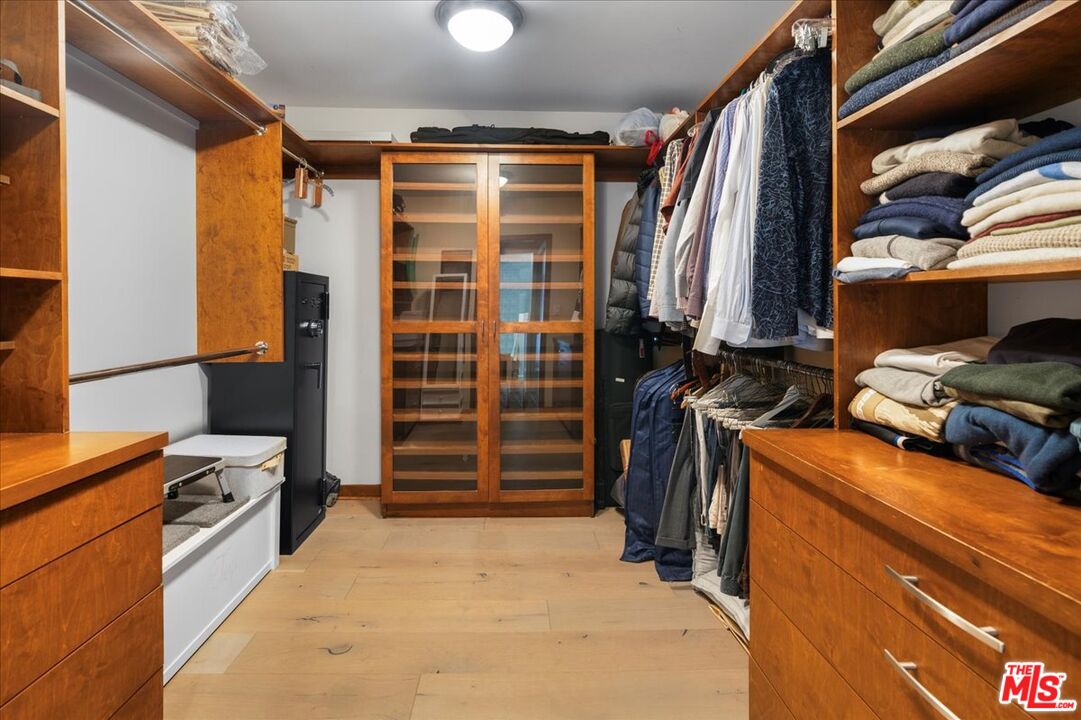 3479 Mandeville Canyon Rd