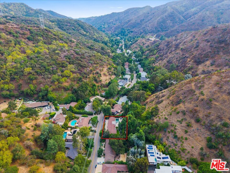 3479 Mandeville Canyon Rd