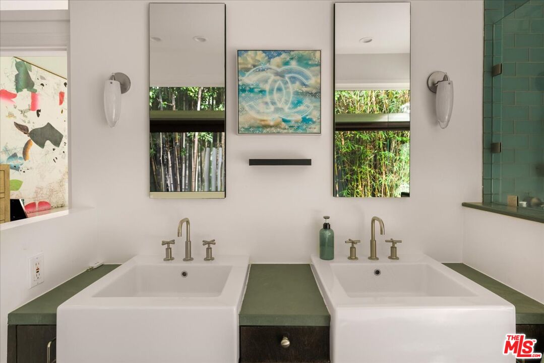 3479 Mandeville Canyon Rd