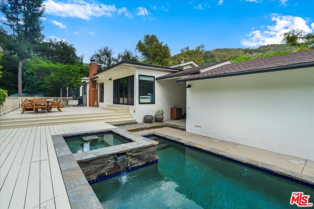 3479 Mandeville Canyon Rd