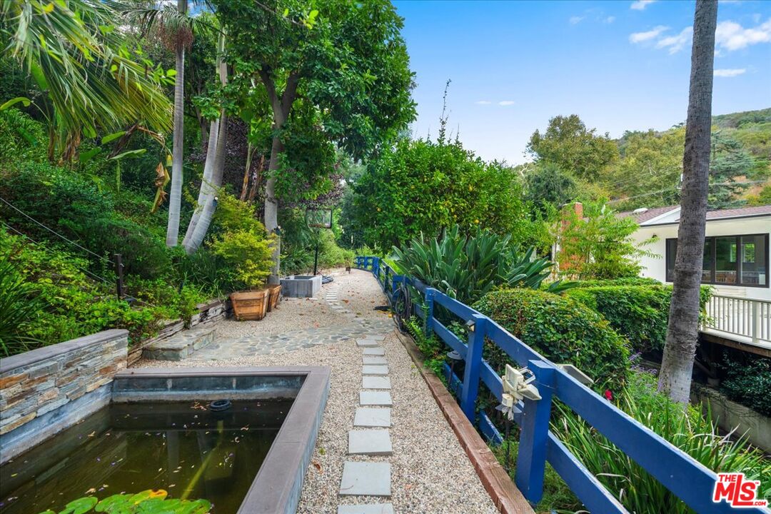 3479 Mandeville Canyon Rd