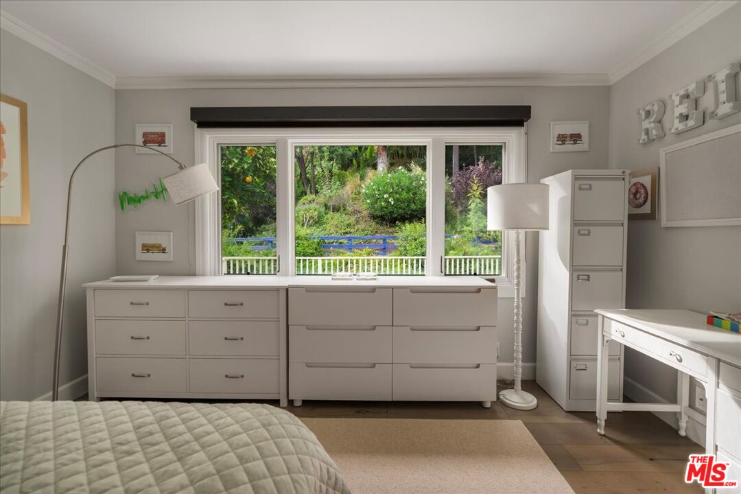 3479 Mandeville Canyon Rd