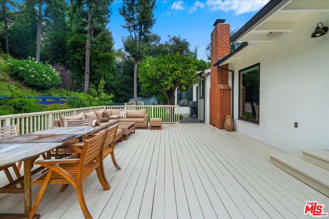 3479 Mandeville Canyon Rd