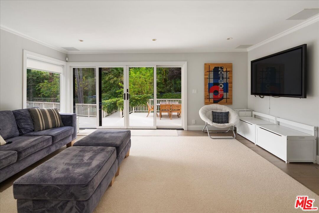 3479 Mandeville Canyon Rd