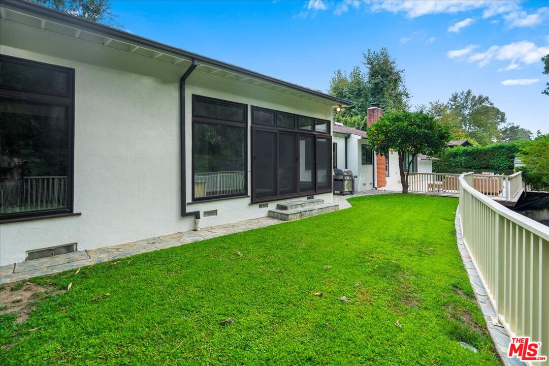 3479 Mandeville Canyon Rd