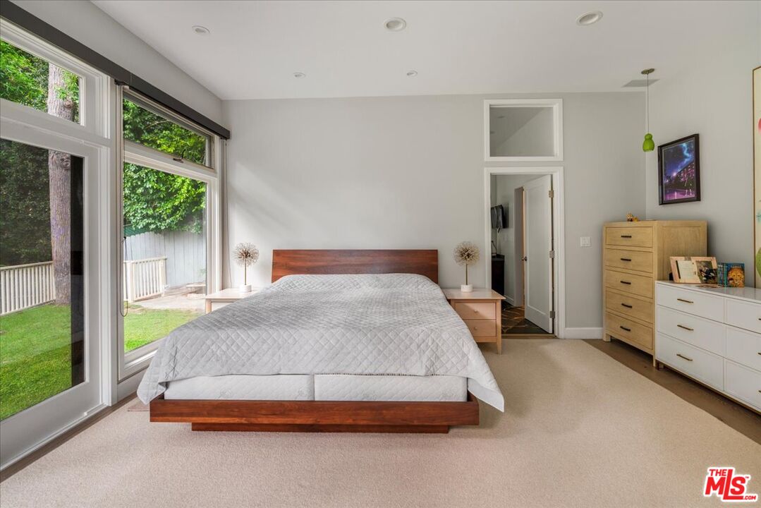 3479 Mandeville Canyon Rd