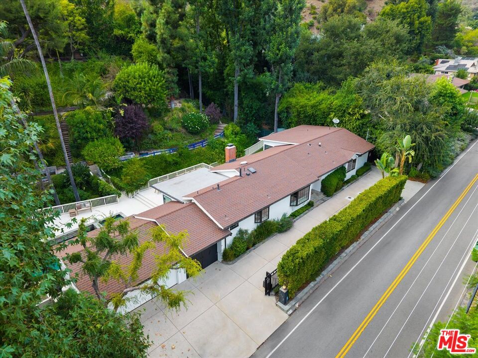 3479 Mandeville Canyon Rd