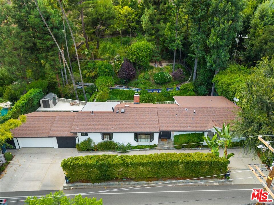 3479 Mandeville Canyon Rd